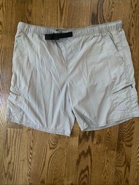 Mens The North Face Khaki XL swim trunks shorts adjustable waist 9” inseam